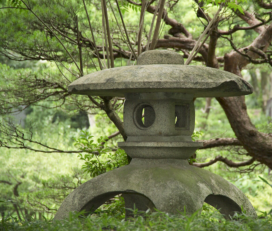 Lanterne tōrō 灯篭 au jardin Shukkei-en 縮景園, Hiroshima