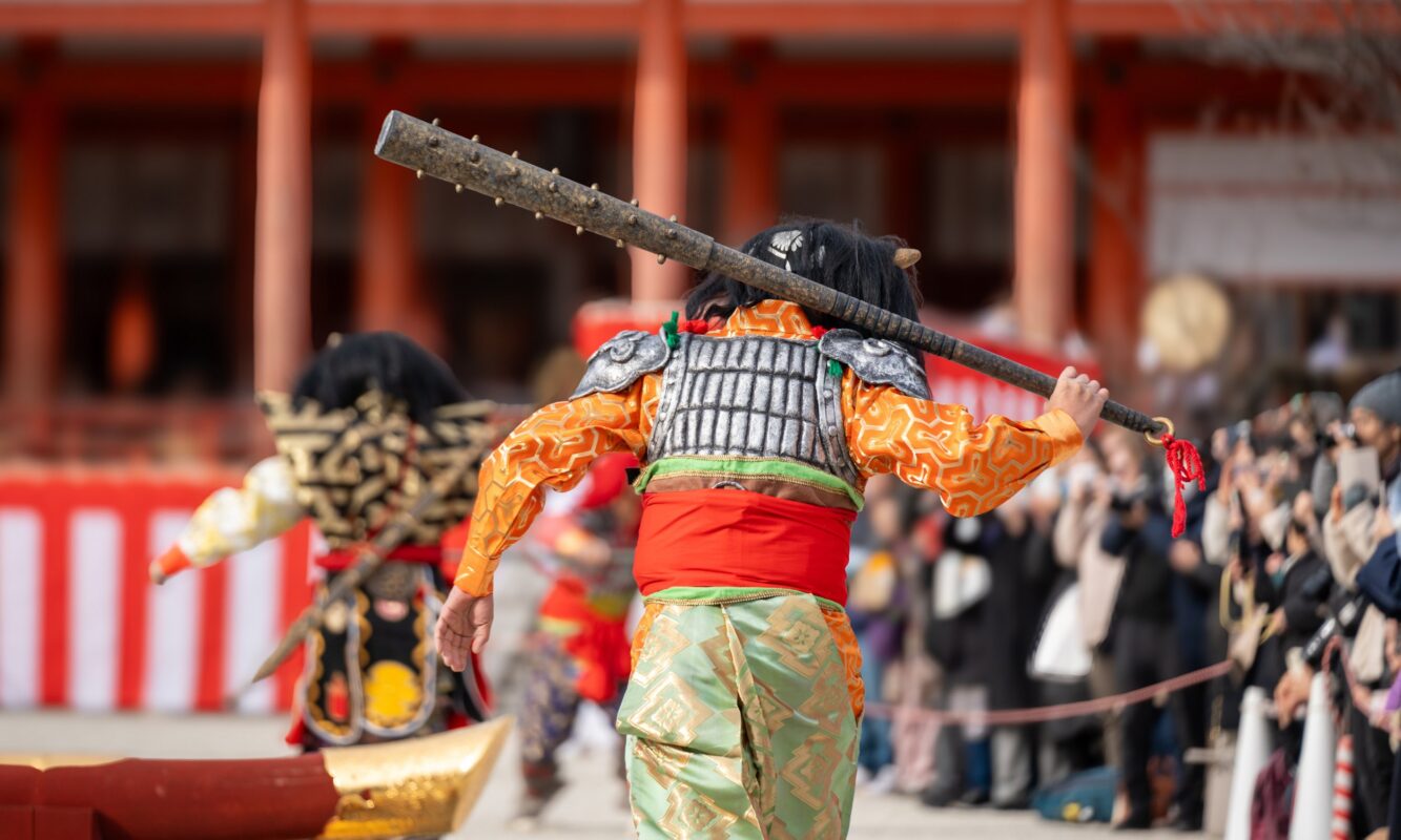 costume de démon oni avec arme pour la célébration de setsubun